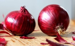Features of growing and useful properties of red onions
