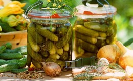 Najchutnejšie recepty na konzervy z uhoriek v konzervách od skúsených manželiek