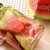 Hoe je watermeloenen snel, eenvoudig en smakelijk in een pan in plakjes kunt zouten