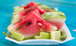 Top 8 originalnih recepata za ukusne kisele lubenice s medom za zimu u staklenkama