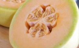 Waarom is de meloen roze van binnen en kun je hem eten?