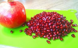 Hoe granaatappel te eten (met of zonder zaden): life-hacks voor gemakkelijk pellen