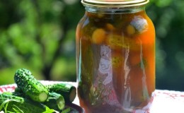 Изврсни рецепти за краставце за зиму са кечапом чилија у литарским стакленкама