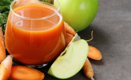 Como fazer um delicioso e saudável suco de cenoura e maçã