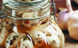 The simplest do-it-yourself preparations: storing garlic in glass jars - life hacks and important rules