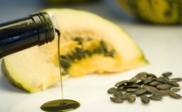 Los beneficios del aceite de semilla de calabaza para mujeres: elija y aplique correctamente para obtener el máximo efecto