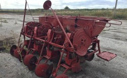 Overview of the model of mounted potato planter SN 4B