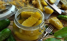 Comment cuisiner délicieusement des concombres au curcuma pour l'hiver: recettes et recommandations