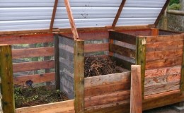 Is het mogelijk om aardappeltoppen in een composthoop te doen en hoe dit anders op de site toe te passen?