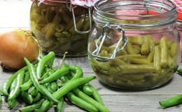 Ang pinakamahusay na mga recipe para sa adobo na asparagus beans para sa taglamig: gumawa kami ng masarap na mga blangko mula sa mga simpleng sangkap