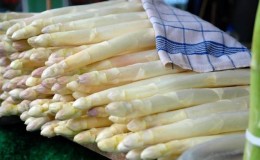 What is white asparagus and why is it that color