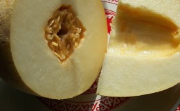 Perché il melone odora di acetone e puoi mangiarlo