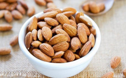 Where and how to store almonds at home, peeled and in shell