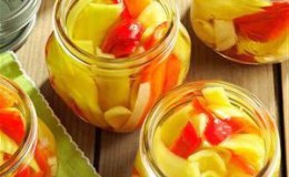 Cách nấu tiêu Ratunda với mật ong cho mùa đông: công thức bảo quản trong nước sốt cà chua, dầu và nước xốt