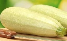 How to make delicious crispy lightly salted zucchini in a bag: a quick recipe in 5 minutes