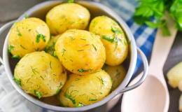 ما هي نسبة السعرات الحرارية في البطاطس وهل تحصل على دهون منها؟