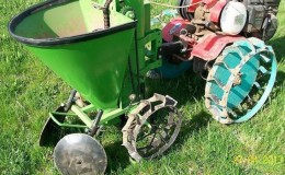 Review of potato planters for a walk-behind tractor and how to make it yourself
