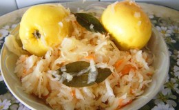 Masarap na mga recipe para sa sauerkraut na may mga mansanas para sa taglamig
