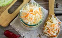 The best recipes for pickled cabbage with horseradish from experienced housewives