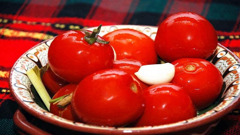 Top 15 des recettes les plus délicieuses de tomates en conserve: comment saler les tomates pour l'hiver dans des bocaux