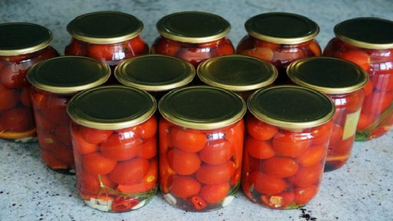 As 15 receitas mais deliciosas de tomate em lata: como salgar tomates para o inverno em potes