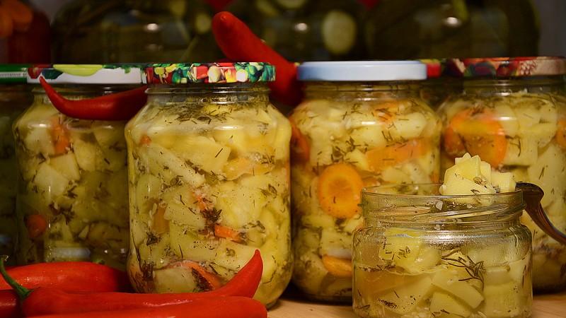 Ang mga stock ng pagluluto ng masarap na meryenda - kung paano mag-marinate ang zucchini para sa taglamig: ang pinakamahusay na mga recipe at tip