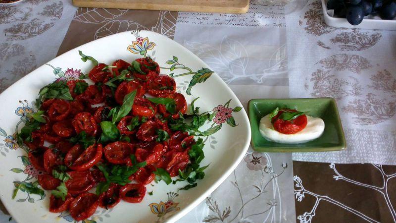 Evde güneşte kurutulmuş domates nasıl pişirilir: farklı yollar ve en lezzetli tarifler
