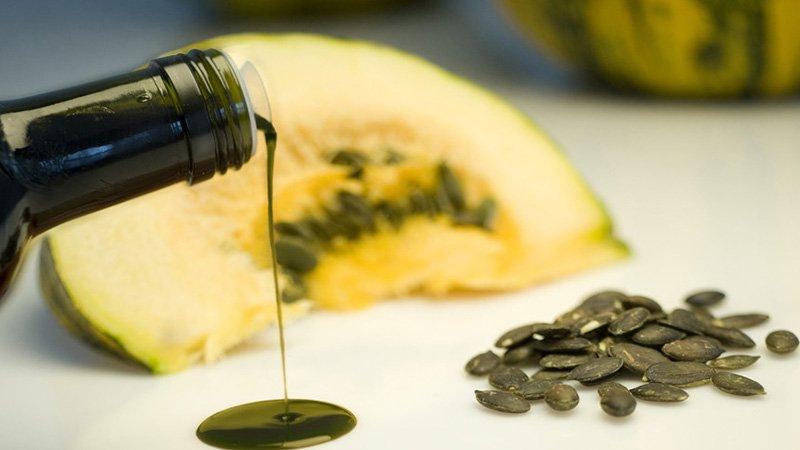 Os benefícios do óleo de semente de abóbora para mulheres: escolha e aplique corretamente para obter o efeito máximo