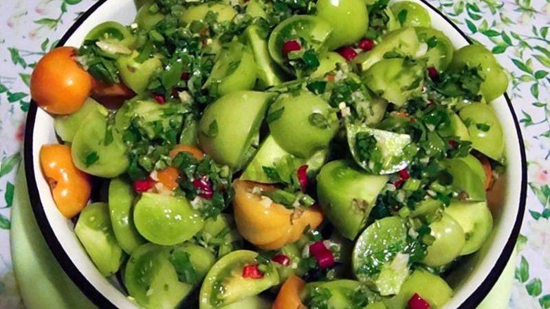 Топ 15 најбољих рецепата за кратко кисело зелено парадајз: прављење укусних парадајза без гњаваже
