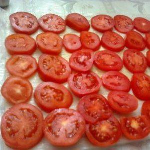 مذاق وفوائد الطماطم على مدار السنة: كيفية تجميد الطماطم لفصل الشتاء في الفريزر وماذا تطبخ منها