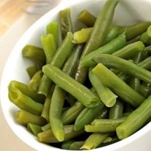Qual é a diferença entre feijão de espargos e feijão verde: fotos de legumes e a diferença entre eles