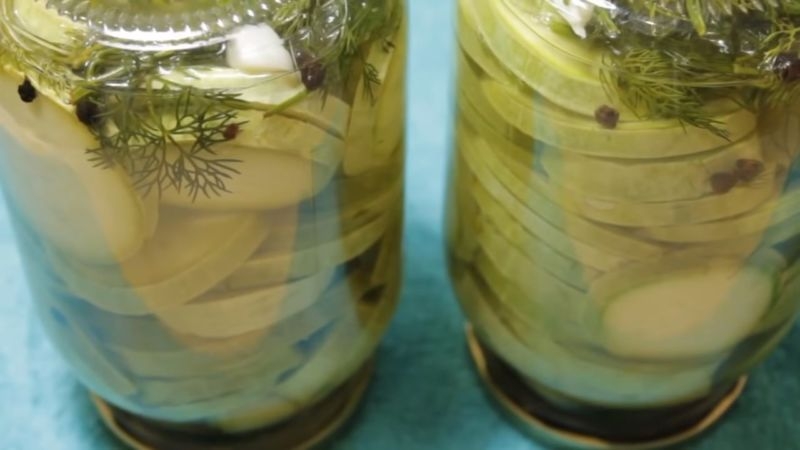 Lanches originais de inverno DIY: como salgar abobrinha - 12 receitas mais deliciosas