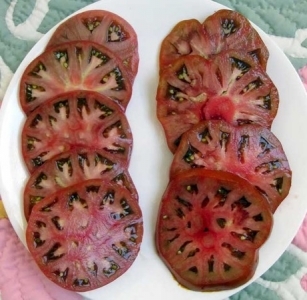 Äärimmäisen epätavallinen ja eksoottinen vieras puutarhassasi on Negritenok-tomaatti: kasvatamme sitä itse ja nautimme sadosta