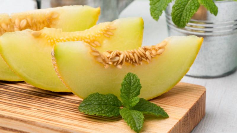 فوائد ومضار بذور البطيخ للجسم