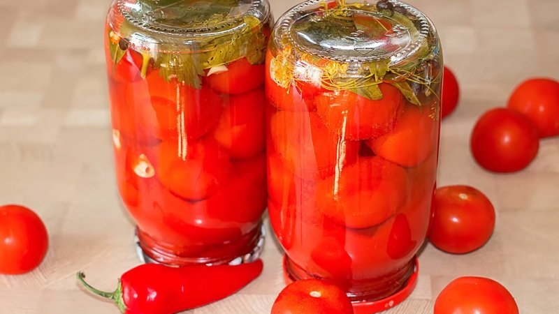 Een vroegrijpe en pretentieloze variëteit die een overvloedige oogst oplevert: de Prima Donna-tomaat is een favoriet van hoveniers