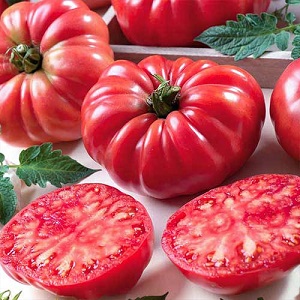 Tatlı meyvemsi bir tada sahip şaşırtıcı görünümlü domates İncir pembesi - gerçek gurmeler için çeşitli