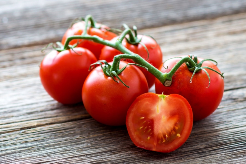 Soll ich eine Betta-Tomate auf meiner Website pflanzen? Eigenschaften und Fotos der Sorte, die Nuancen des Wachstums