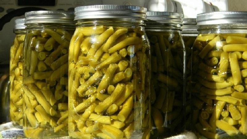 Селекция от най-добрите рецепти за консервиран зелен фасул: готвим вкусно и оригинално от прости съставки