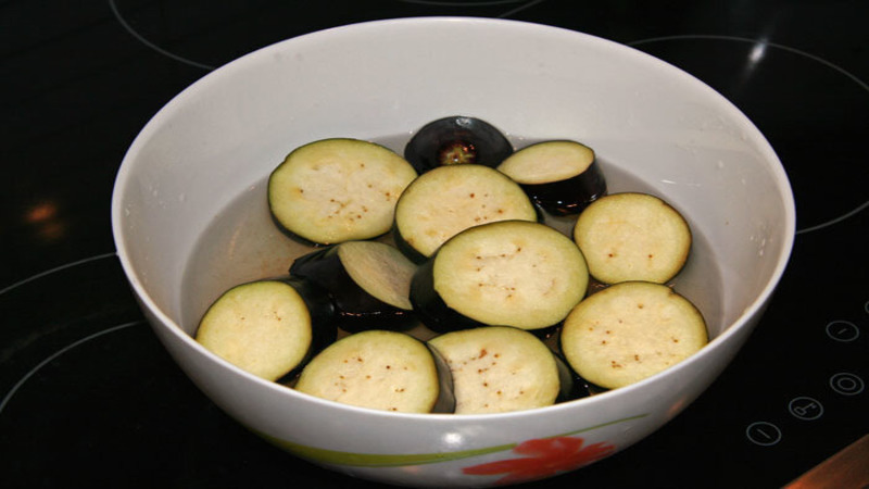 Evde kış için taze patlıcan nasıl dondurulur ve onlardan ne pişirilir