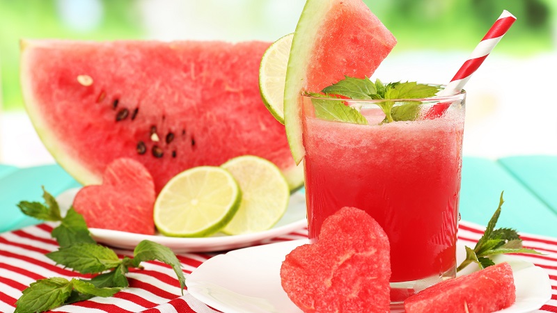 Como preparar uma deliciosa e saudável compota de melancia: as melhores receitas de uma bebida refrescante e os preparativos para o inverno