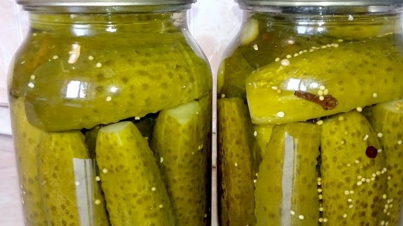 Hur man gör aromatiska och crunchy gurkor med senap för vintern