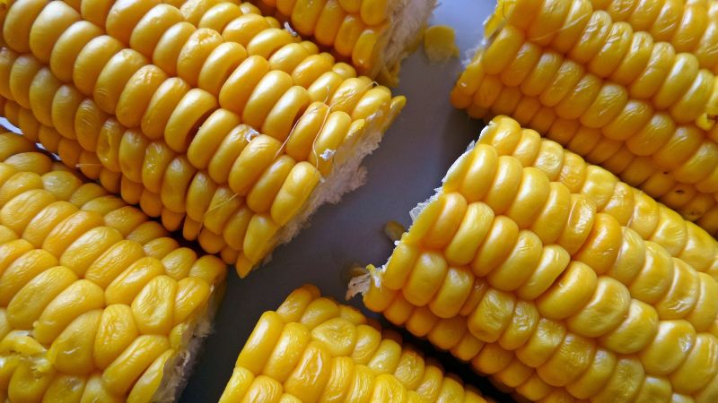 É possível comer milho cru: os benefícios e malefícios dos vegetais frescos, possíveis contra-indicações