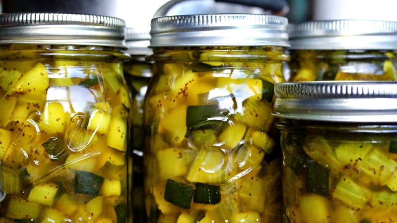 Ang isang pagpipilian ng mga pinakamahusay na de-latang zucchini na mga recipe: magluto ng masarap at sorpresa ang mga bisita