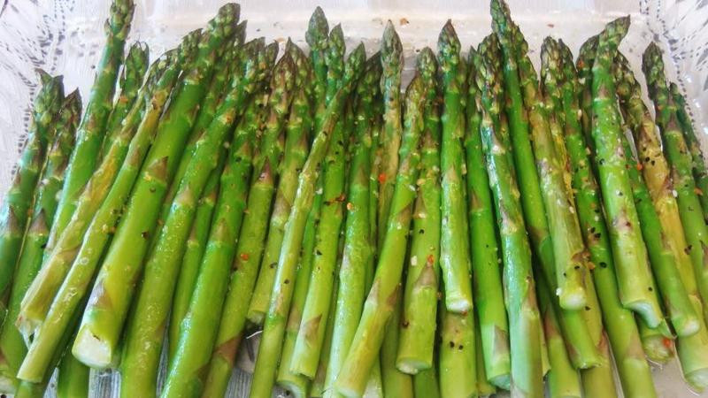 Bakit ang frozen asparagus ay mabuti at kung paano lutuin ito nang maayos
