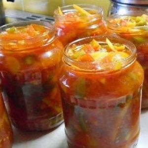 Paano gawin ang pinaka-masarap na mga zucchini blanks para sa taglamig nang walang isterilisasyon: mga recipe na may mga larawan