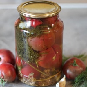 Com cuinar deliciosos tomàquets en conserva per a l’hivern en gerres de litres: una selecció de les millors receptes