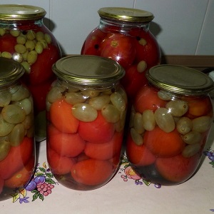 Wie man köstliche Tomatenkonserven für den Winter in Litergläsern kocht: eine Auswahl der besten Rezepte