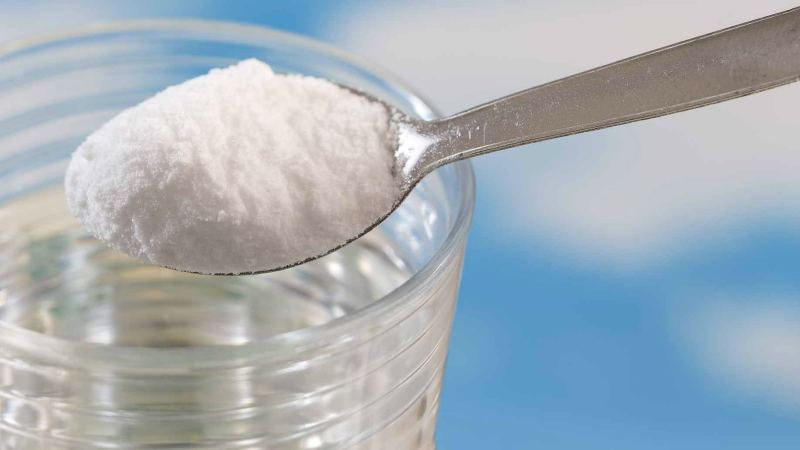 Hoe bieten op de juiste manier water te geven met zout water - verhoudingen van de oplossing en instructies voor het verwerken van een groente vanwege het suikergehalte
