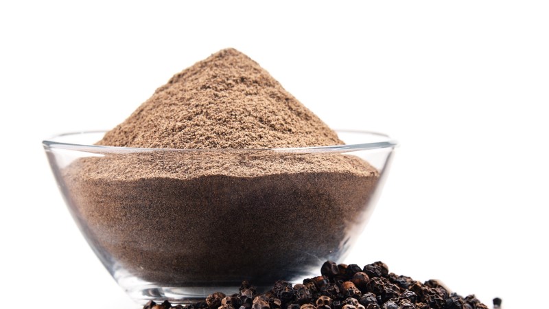 The benefits and harms of ground black pepper for health, rules and methods of its use