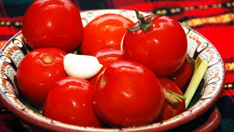 As 10 melhores receitas sobre como conservar tomates em um barril, características de preparação de recipientes e armazenamento de picles prontos